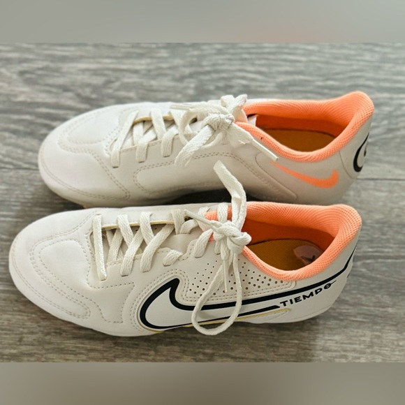 Nike youth tiempo soccer cleats size 1 1/2 - Picture 2 of 5